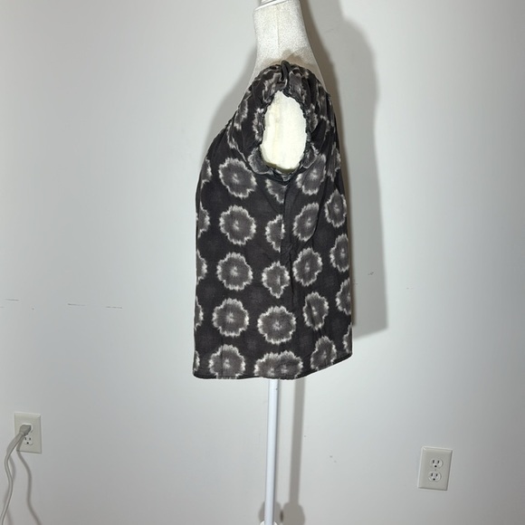 J Crew Gray Short Sleeve Top Medium - Picture 2 of 5